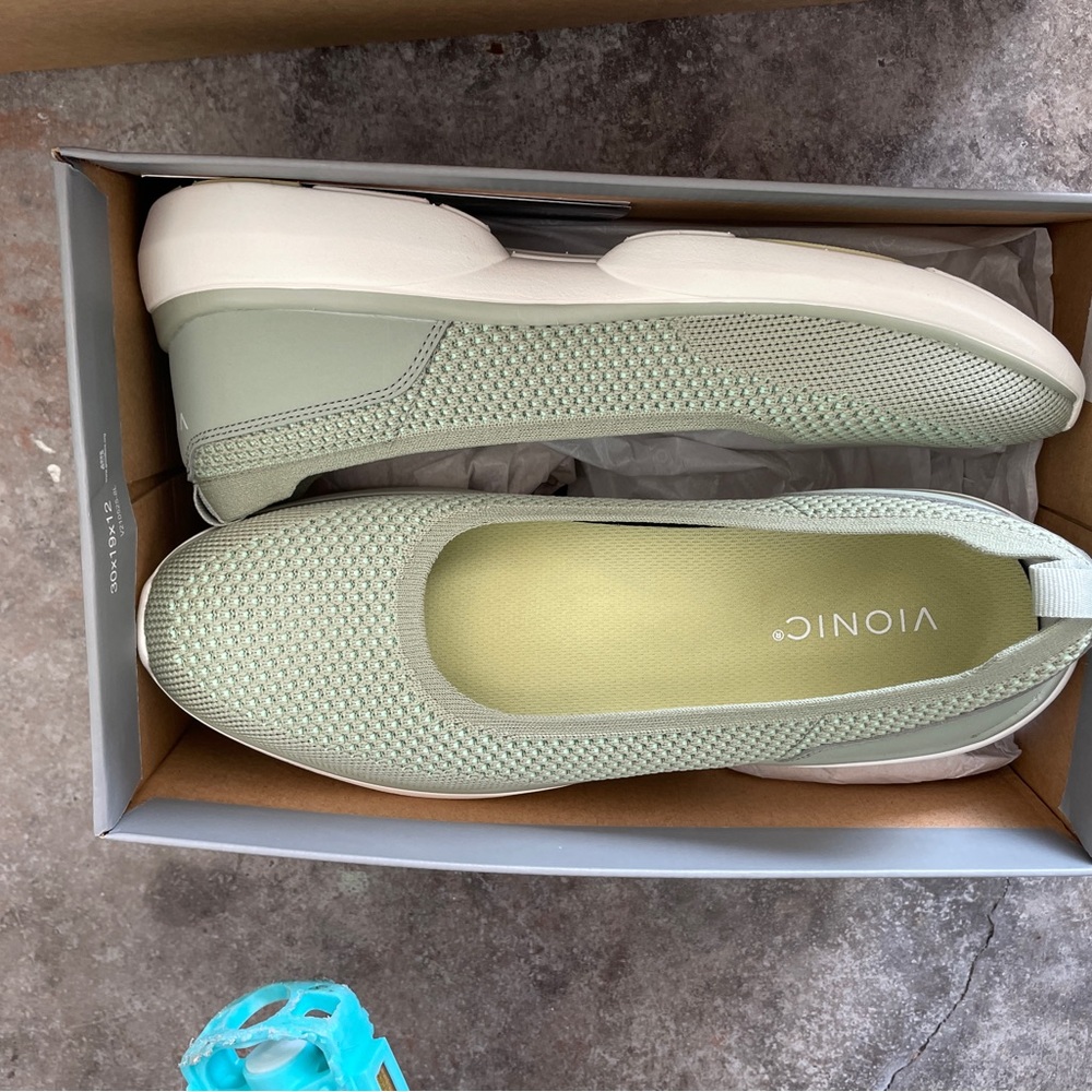 Vionic shoes brand new in box